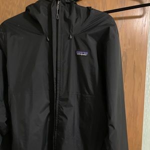 Black Patagonia rain jacket torrentshell men’s M